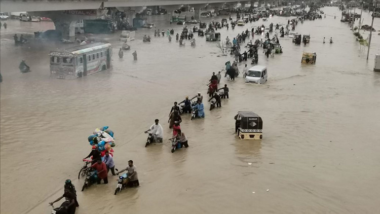 Pakistan'da muson yağmurlarının bilançosu belli oldu: 884 kişi hayatını kaybetti