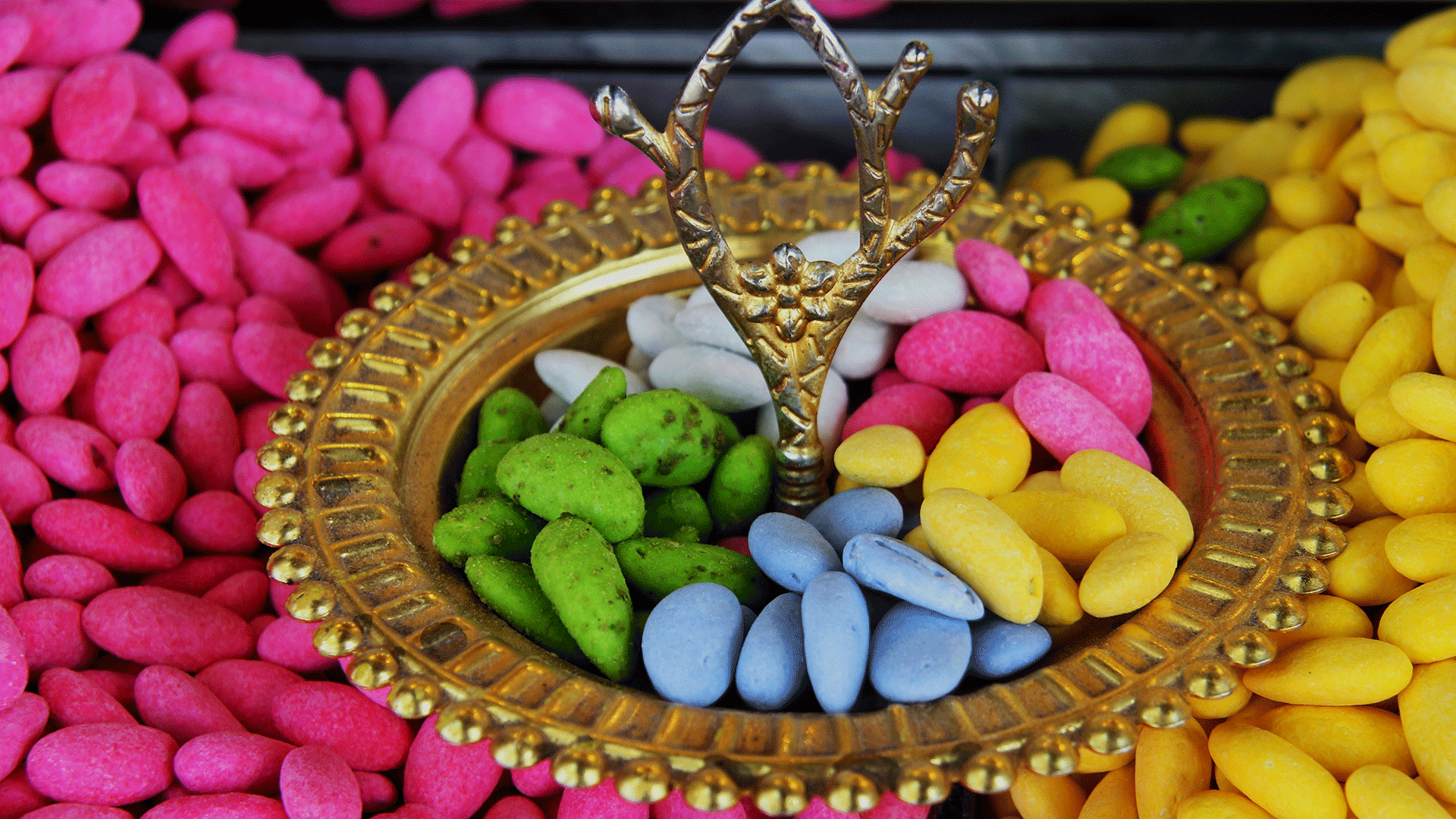 Antep fıstıklı badem şekerine ilgi büyük