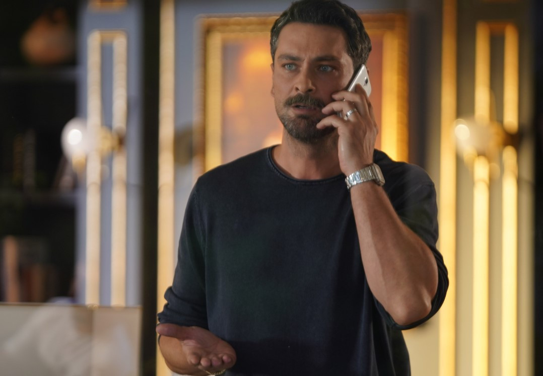 AYNADAKİ YABANCI OYUNCULARI KİMLER