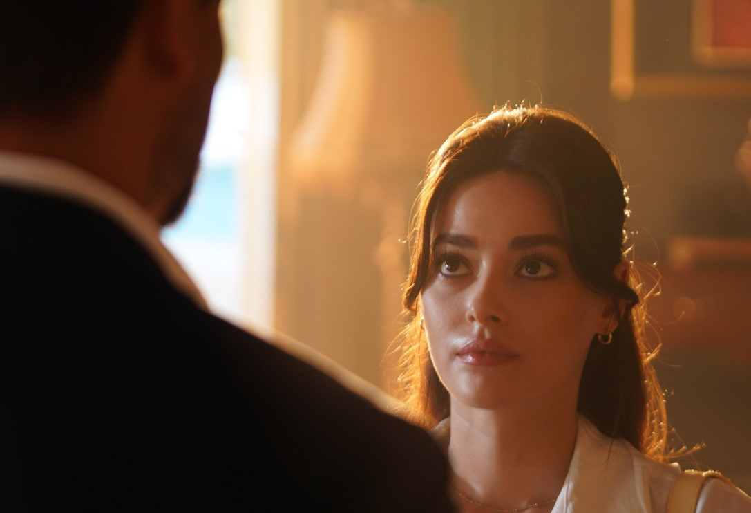 AYNADAKİ YABANCI KONUSU NEDİR