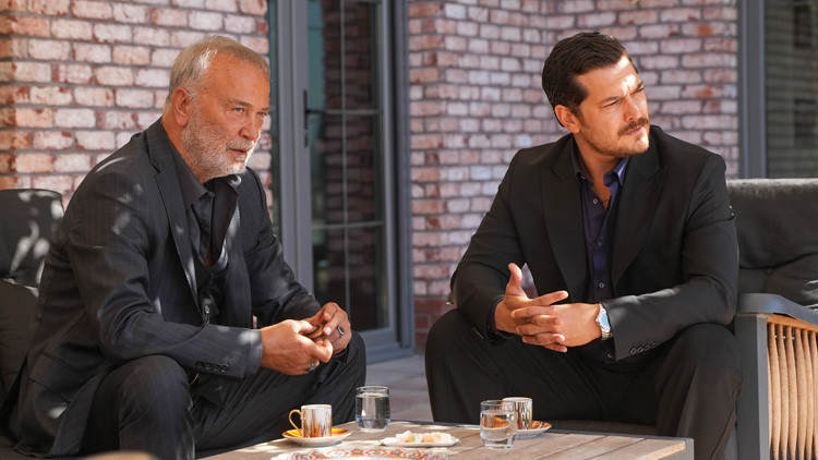 Ünlü oyuncu Eşref Rüya’nın kadrosuna katılıyor