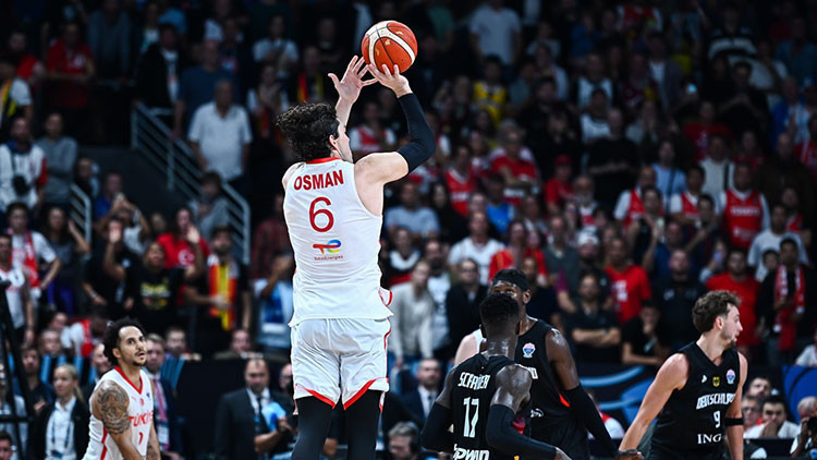 Cedi ve Kenan, 12 yıl sonra geldikleri Riga'da bu kez üzgün!