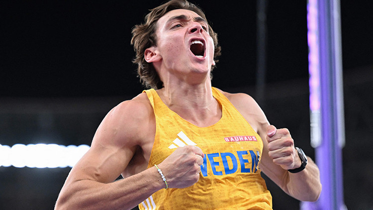 Armand Duplantis, sırıkla atlamada 14. kez dünya rekoru kırdı