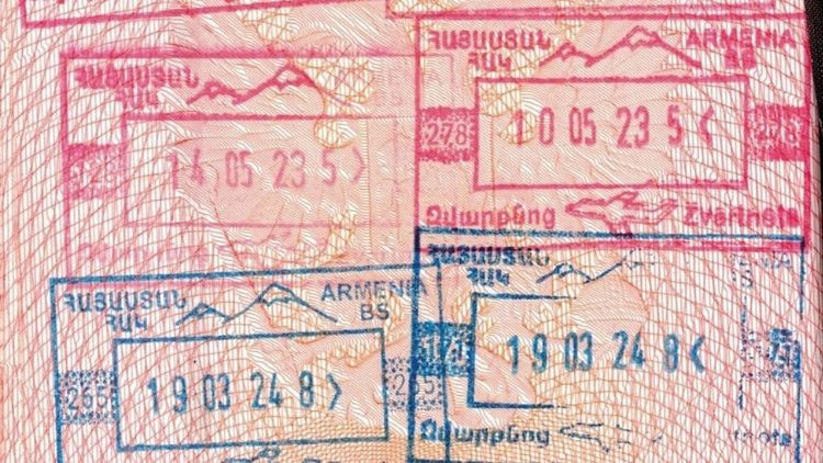 Erivan’dan iyi niyet jesti… Pasaport damgasından Ağrı Dağı’nı çıkardılar