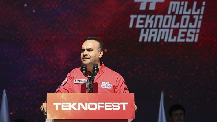 Bakan Kacır: Türkiye’yi bağımsızlaştıracak yerli ve milli her girişimin yanındayız