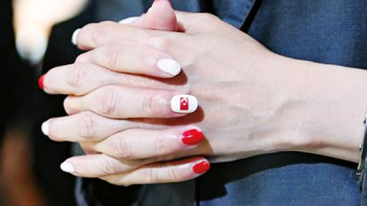 Japon prensesin ay-yıldızlı tırnağı