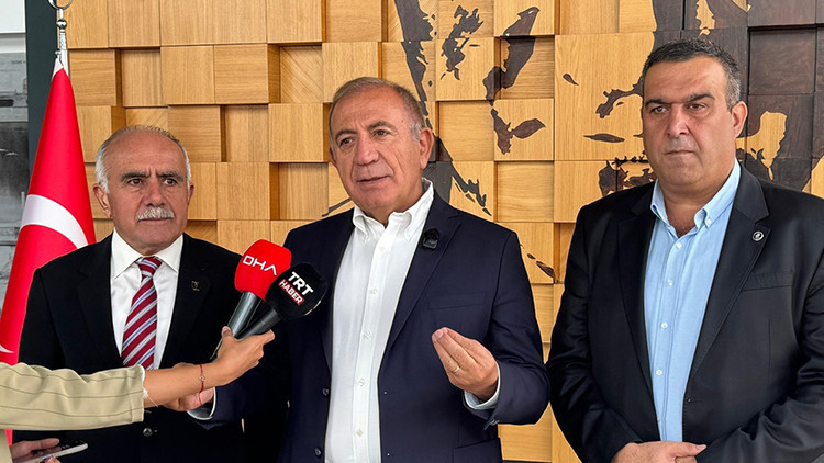 Gürsel Tekin, CHP İl Başkanlığında konuştu: psikolojik baskı altında olduğu için 7 çalışana izin verdik