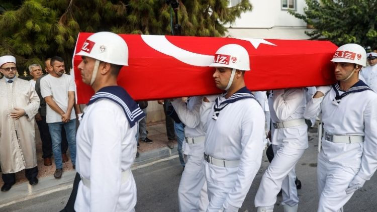 Görevi başında kalp krizi geçirmişti... Şehit uzman çavuş gözyaşlarıyla toprağa verildi