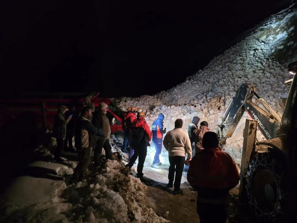 Rize'de çığ nedeniyle mahsur kalan 15 kişi kurtarıldı