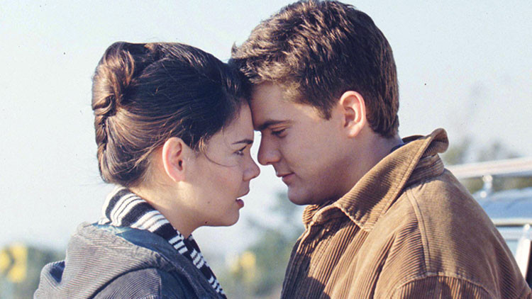 ‘O benim ilk aşkım’ demişti… Küllenen ateş yeniden yanmaya başladı… Artık kalbi daha hızlı çarpıyor