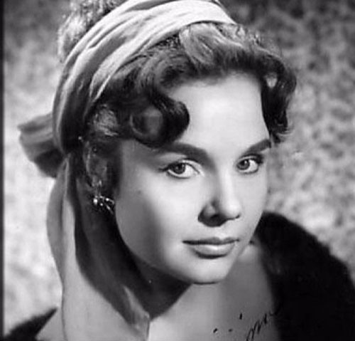  BEBEĞİ CAMİ AVLUSUNA BIRAKIN