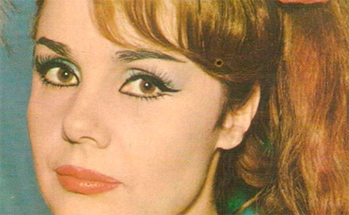 Yeşilçamın yıldızı saçlarını mahalle kuaföründe taratırdı... Öyle çok sevilirdi ki kapıdan içeri girince ayağa kalkıp Muhterem annemiz gelmiş derlerdi… Geride hüzünlü hayatı ve hoş sedası kaldı