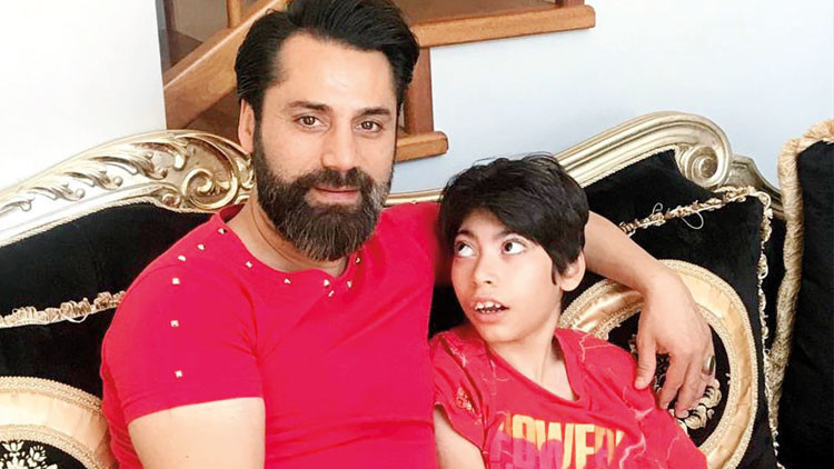 'Yılın babası' ödülü Çılgın Sedat'ın