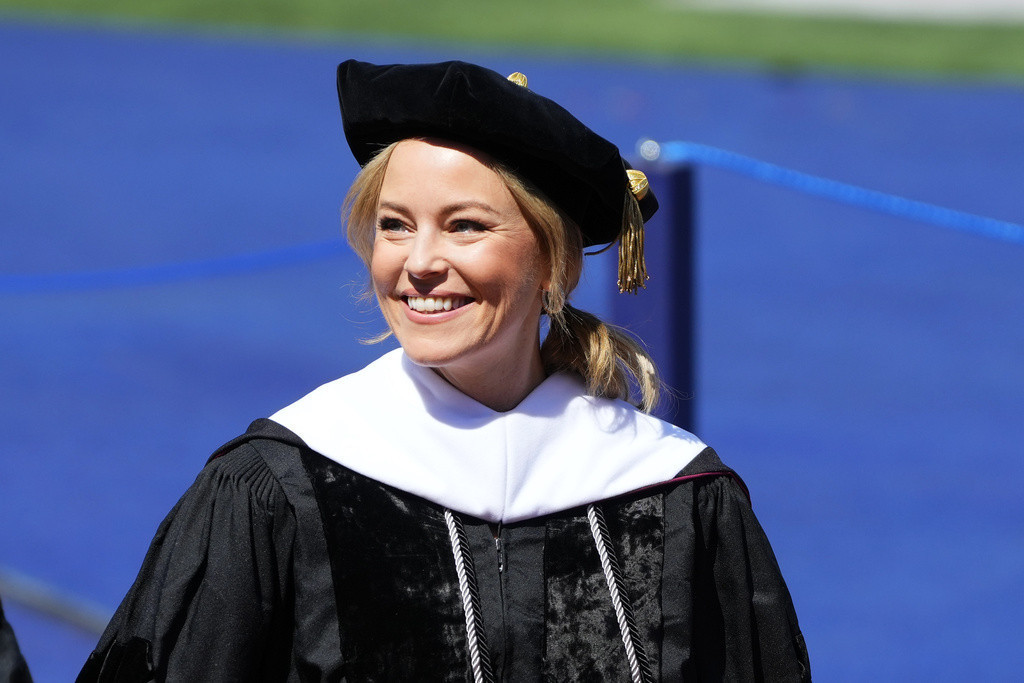 51 yaşında ve hala 20sindeki gibi görünüyor Ünlü oyuncu zamanı durdurmasının sırrını anlattı