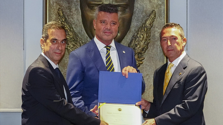 Fenerbahçe'de başkanlığa seçilen Sadettin Saran mazbatasını aldı!