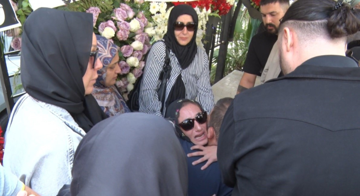 Güllü son yolculuğuna uğurlandı, gözyaşları sel oldu