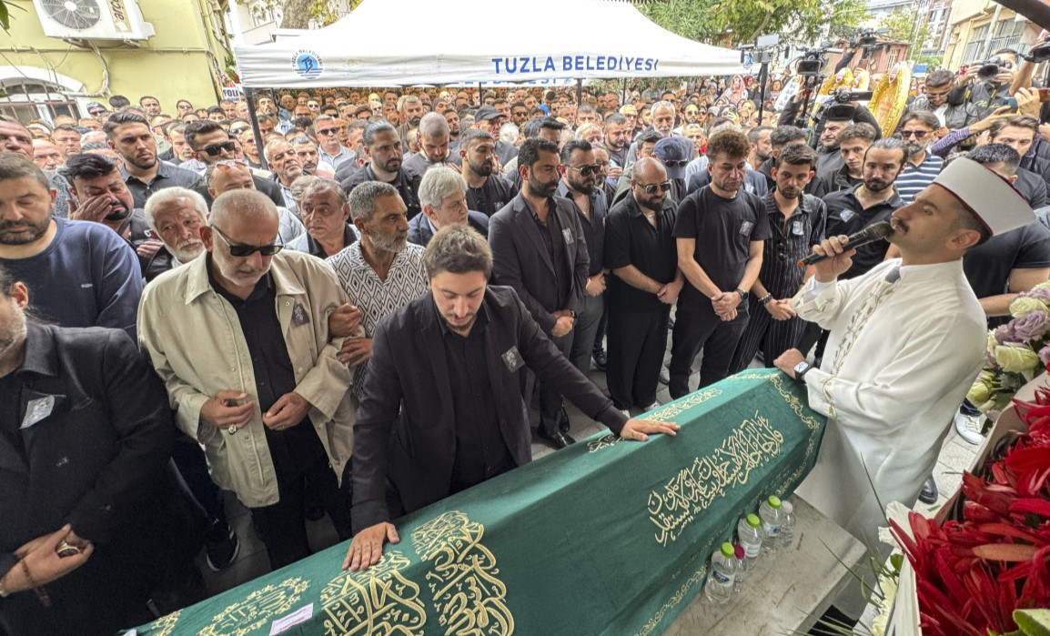 Güllü son yolculuğuna uğurlandı, gözyaşları sel oldu