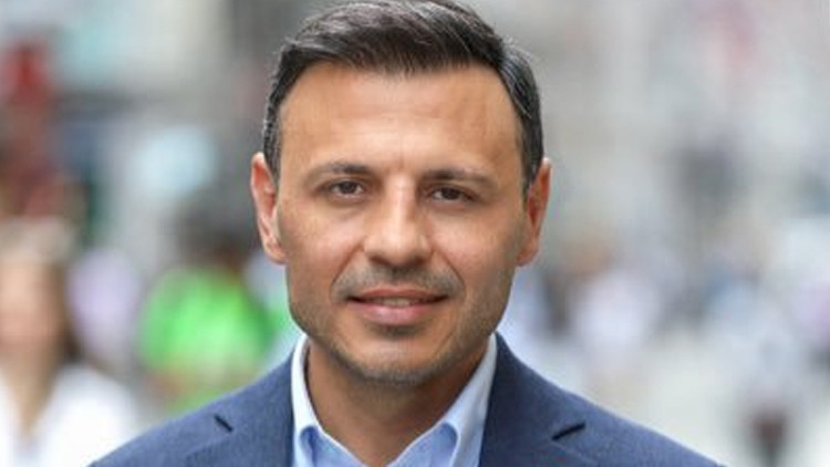ÖZGÜR ÇELİK’İN SİYASİ KARİYERİ
