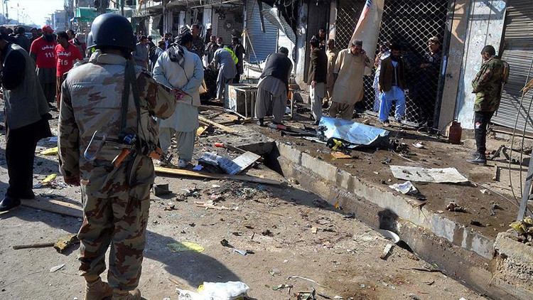 Pakistan'da bombalı saldırı: 8 kişi yaşamını yitirdi