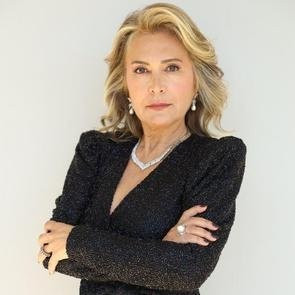 Asuman Dabak (Hanzade Karaaslan)