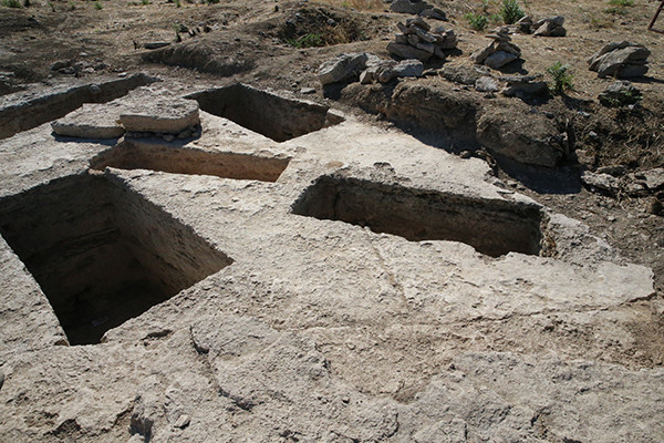 BÜYÜYE VE TILSIMA İNANIYORLAR BÜYÜYE VE TILSIMA İNANIYORLAR