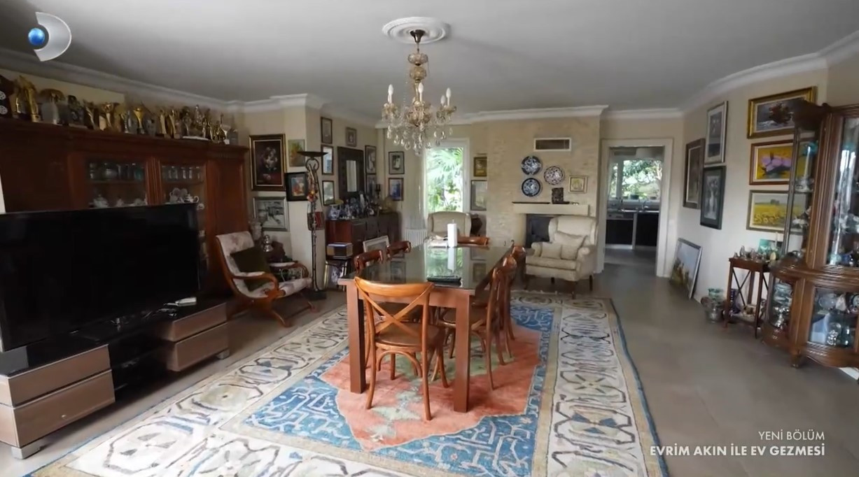 Halil Ergün evinin kapılarını açtı 4 katlı Boğaz manzaralı villa...