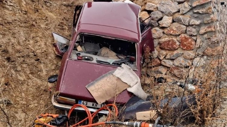 Feci kaza… Araç istinat duvarına çarptı: İki ölü