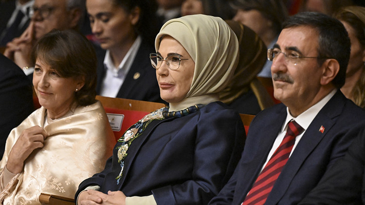 Emine Erdoğan, Gazze'ye destek için düzenlenen flamenko gösterisine katıldı