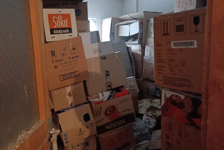 Komşular artık illallah etmişti Şikayet edildi, mahkeme evi boşalttı