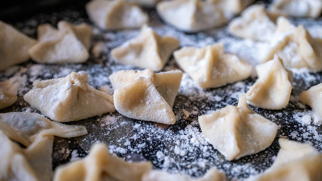 Kollar sıvansın: Yırtılmayan, açılmayan mantı hamuru nasıl yapılır Mantı hamuru tarifi ve püf noktası