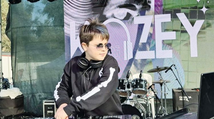 11 yaşındaki Kuzey sahnelerin aranan DJ’i