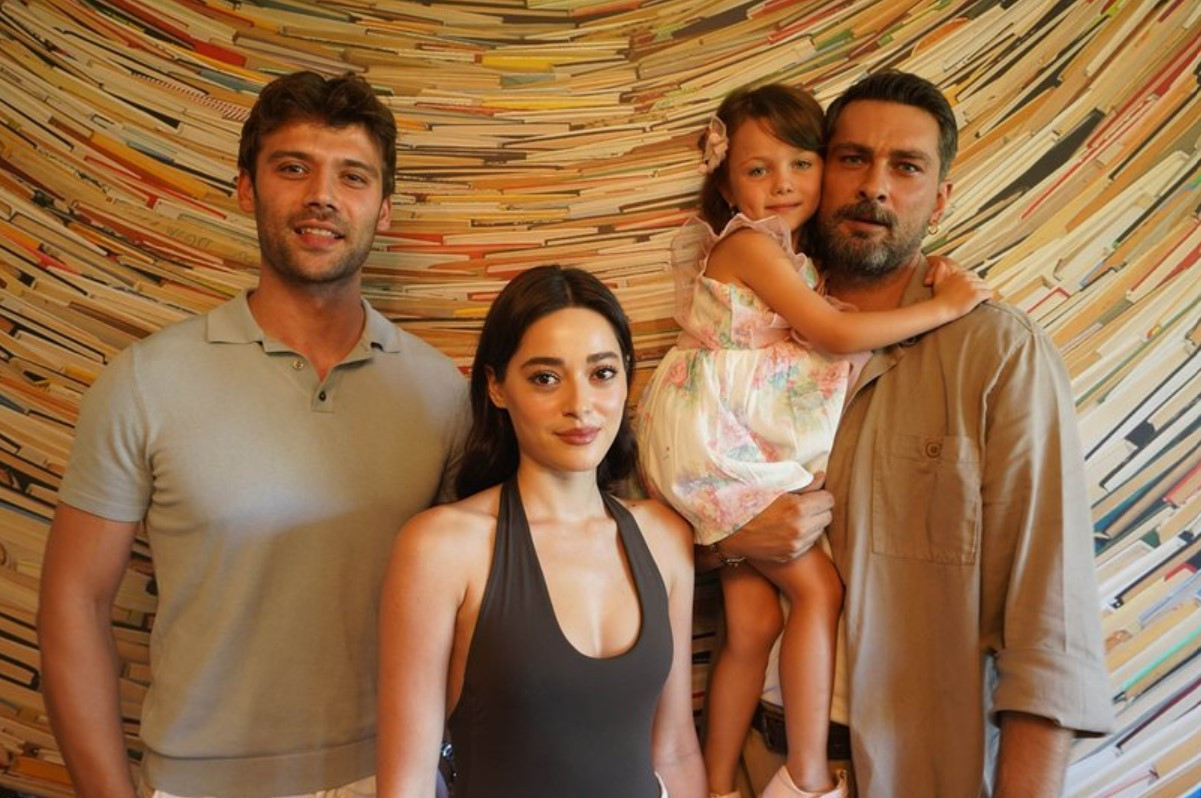 Aynadaki Yabancı uyarlama mı? İşte detaylar - Magazin Haberleri