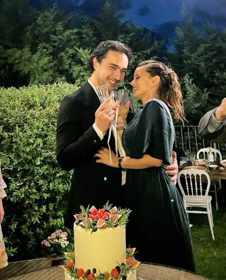 Gözüm kamaşıyor Ünlü isim aşka geldi