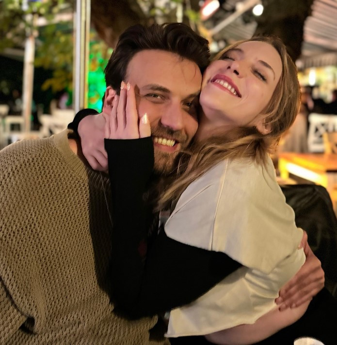 Gözüm kamaşıyor Ünlü isim aşka geldi