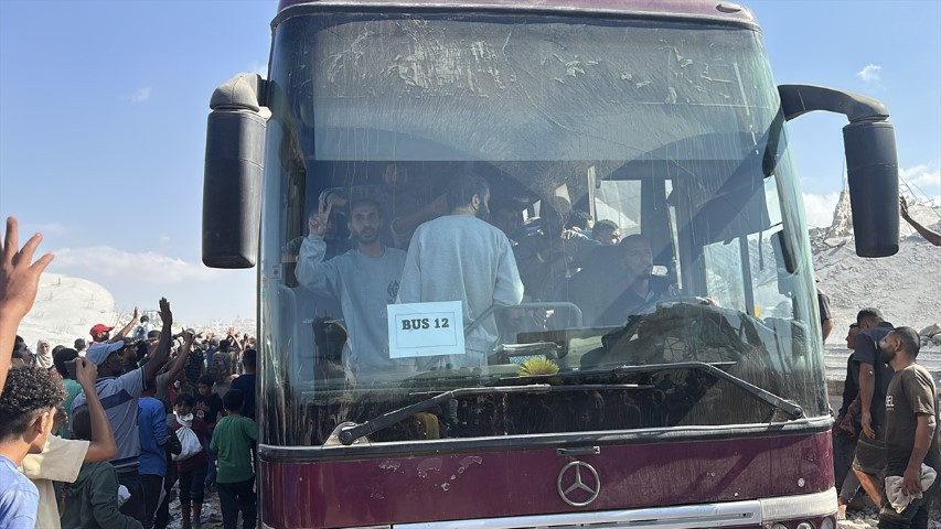 Dünyanın konuştuğu görüntüler: Filistinli esirler böyle özgürlüğüne kavuştu