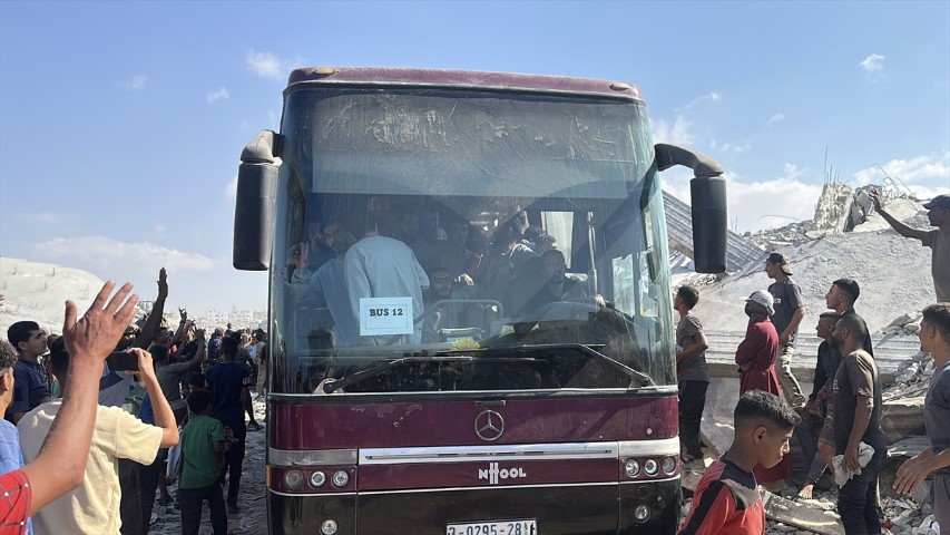 Dünyanın konuştuğu görüntüler: Filistinli esirler böyle özgürlüğüne kavuştu