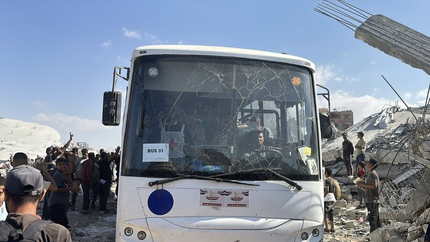 Dünyanın konuştuğu görüntüler: Filistinli esirler böyle özgürlüğüne kavuştu