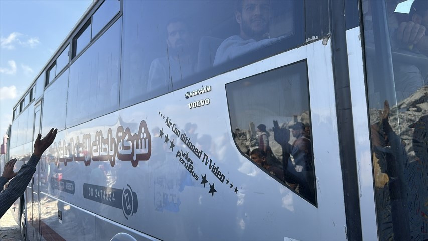 Dünyanın konuştuğu görüntüler: Filistinli esirler böyle özgürlüğüne kavuştu