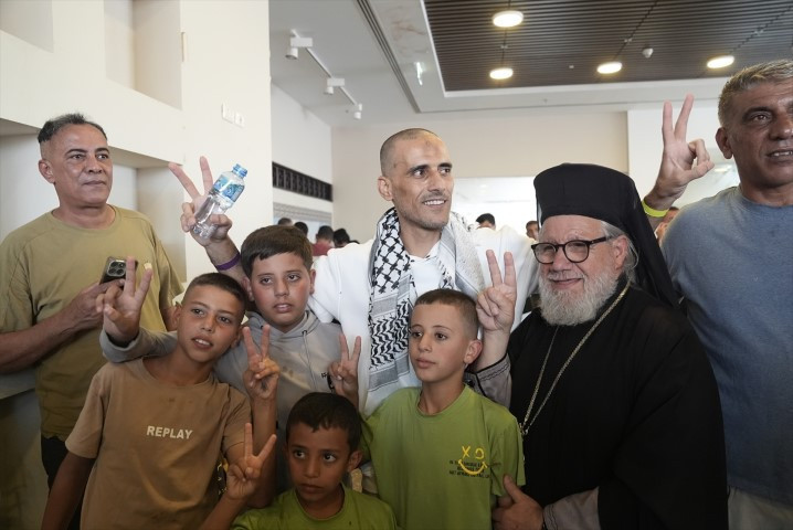 Dünyanın konuştuğu görüntüler: Filistinli esirler böyle özgürlüğüne kavuştu