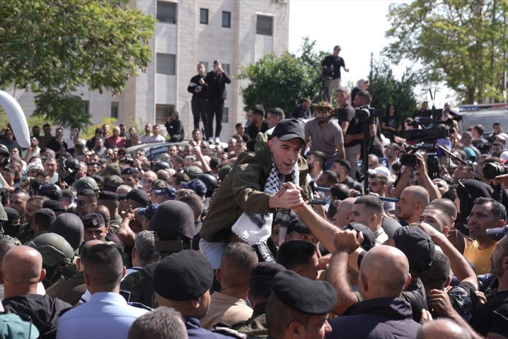 Dünyanın konuştuğu görüntüler: Filistinli esirler böyle özgürlüğüne kavuştu