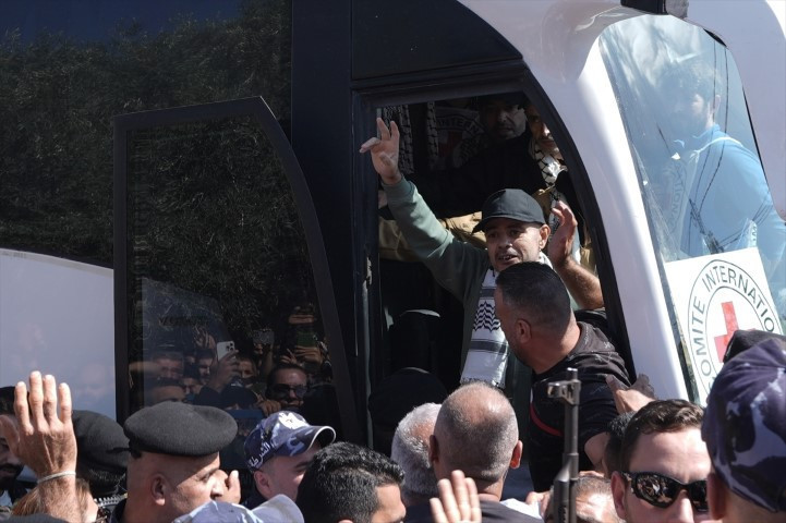 Dünyanın konuştuğu görüntüler: Filistinli esirler böyle özgürlüğüne kavuştu