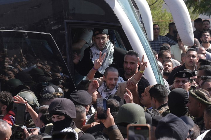 Dünyanın konuştuğu görüntüler: Filistinli esirler böyle özgürlüğüne kavuştu