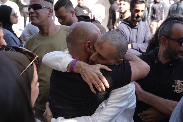 Dünyanın konuştuğu görüntüler: Filistinli esirler böyle özgürlüğüne kavuştu