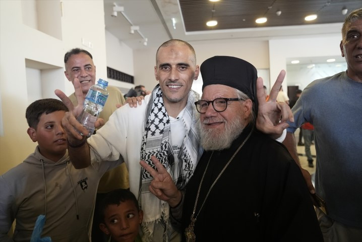 Dünyanın konuştuğu görüntüler: Filistinli esirler böyle özgürlüğüne kavuştu