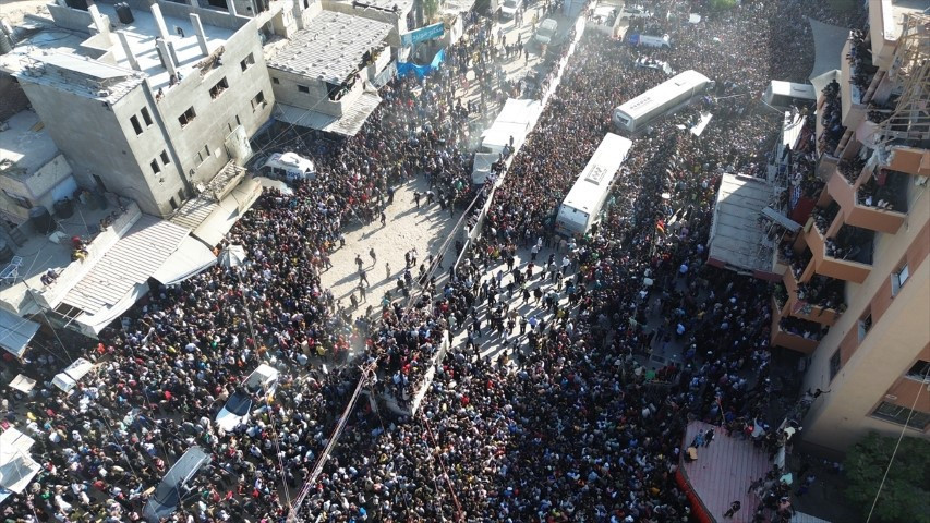 Dünyanın konuştuğu görüntüler: Filistinli esirler böyle özgürlüğüne kavuştu