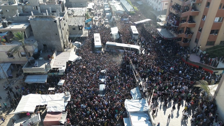 Dünyanın konuştuğu görüntüler: Filistinli esirler böyle özgürlüğüne kavuştu