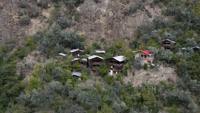 Taş blokları sırtlarında taşıyarak bu evleri yapmışlar Görenler hayrete düşüyor: Burası yüzyıllardır var
