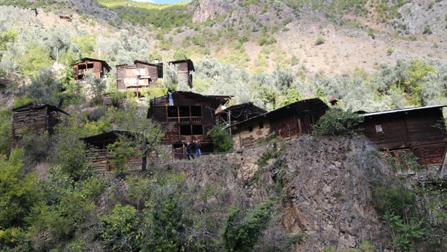 Taş blokları sırtlarında taşıyarak bu evleri yapmışlar Görenler hayrete düşüyor: Burası yüzyıllardır var