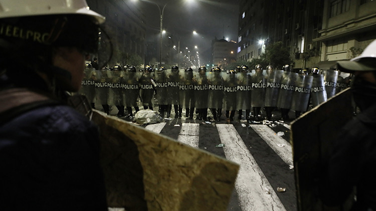 Peru’da sokaklar kaynıyor: Binlerce kişi hükümete karşı ayakta Peru’da sokaklar kaynıyor: Binlerce kişi hükümete karşı ayakta