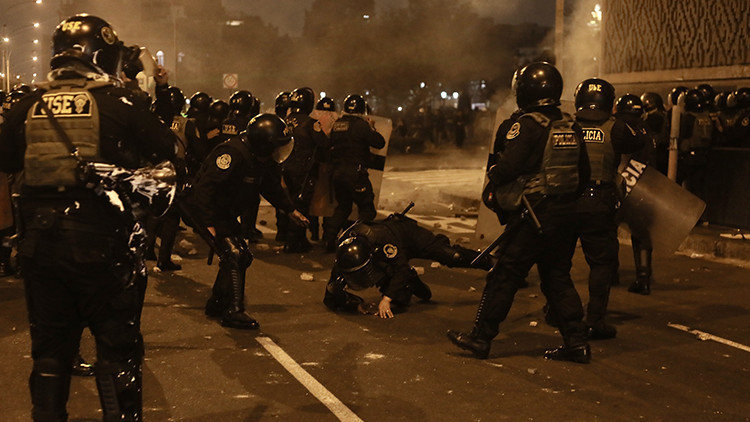 Peru’da sokaklar kaynıyor: Binlerce kişi hükümete karşı ayakta Peru’da sokaklar kaynıyor: Binlerce kişi hükümete karşı ayakta